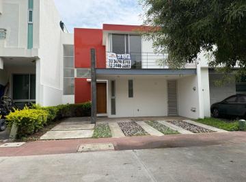 Casa de 3 habitaciones, Zapopan · Casa en Renta Solares Coto 9