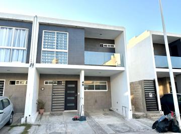 Casa de 3 habitaciones, Zapopan · Casa en Renta en El Fortin Luna Bosque