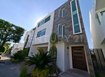 Casa · 333m² · 3 Recámaras · 2 Estacionamientos · Casa en Venta, Puebla Blanca, Lomas de Angelopolis