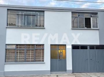 Casa · 272m² · 4 Recámaras · 1 Estacionamiento · Casa en Venta - (4)