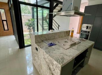 Casa de 4 habitaciones, Solidaridad · Moderna Casa Nueva con Rooftop, Piscina, y Bar. Playa del Carmen
