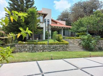 Casa · 400m² · 4 Recámaras · 6 Estacionamientos · ¡Hermosa Residencia de Lujo de Venta en El Palomar!