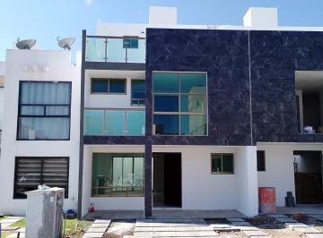 96 M2 Terreno
180 M2 Construccion
AMENIDADES
Acceso Controlado
Doble Filtro
Are · Casa en Venta Residencial Valle del Sol Equipada con Roof Garden