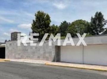 Casa · 564m² · 3 Recámaras · 6 Estacionamientos · Casa en Venta - (4)