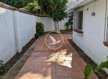 Casa de 3 habitaciones, Cuernavaca · Casa Sobre Av Col. Jacarandas Uso Suelo Comercial