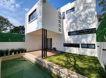 Casa de 4 habitaciones, Cuernavaca · Moderna Casa con Alberca y Seguridad