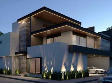 Casa · 560m² · 4 Recámaras · 3 Estacionamientos · Con Excelente Vista en Sierra Azul