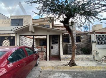 Casa · 76m² · 4 Recámaras · 1 Estacionamiento · Casa en Venta en Fracc. Residencial Las Flores, Toluca