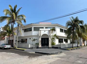 Casa · 776m² · 5 Recámaras · 4 Estacionamientos · Costa de Oro, Casa en Venta con Recamara en Pb, Alberca, 4 Recamaras, Estancia de Tv