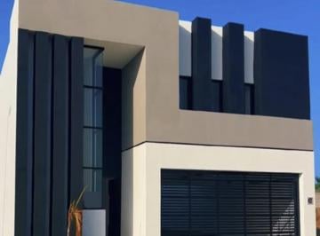 Casa · 230m² · 3 Recámaras · 2 Estacionamientos · Lomas del Dorado, Casa en Venta con Amplio Jardin, Area de Tv y 3 Recamaras con Baño