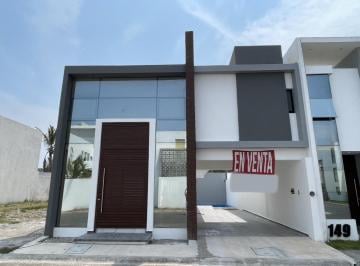 Casa · 220m² · 3 Recámaras · 2 Estacionamientos · Lomas del Sol, Casa en Venta con Alberca y 3 Recamaras con Baño Cada Una, (Rl)