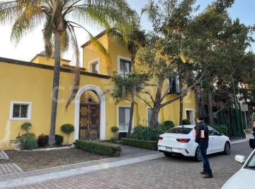 Casa · 474m² · 4 Recámaras · 8 Estacionamientos · Casa en Venta en Zona Exclusiva en Ampliación Huertas del Carmen, Queretaro