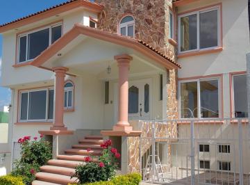 Casa en condominio · 520m² · 5 Recámaras · 5 Estacionamientos · Casa en Venta en Colonia La Providencia - Metepec