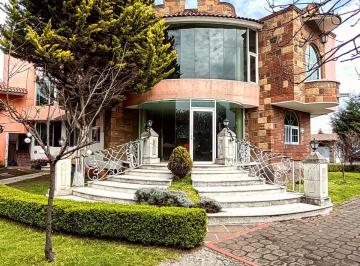 Casa · 750m² · 6 Recámaras · 8 Estacionamientos · Casa en Casa en Venta en Cacalomacan, Toluca