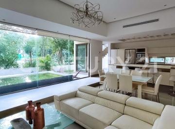 Casa · 476m² · 2 Recámaras · 2 Estacionamientos · Casa en Venta en Bahia Principe Tulum Country Club