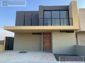 Casa · 270m² · 4 Recámaras · 3 Estacionamientos · Casa en Venta en Condominio Valles, Lomas del Campanario Norte