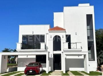 Casa · 496m² · 4 Recámaras · 2 Estacionamientos · Casa en Venta Residencial Vía Cumbres, Av Huayacán, Cancún