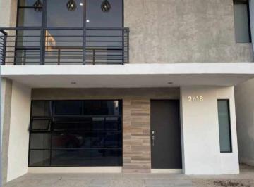 Casa · 128m² · 3 Recámaras · 2 Estacionamientos - lizzettetz1 · Renta Casa Sector La Conquista