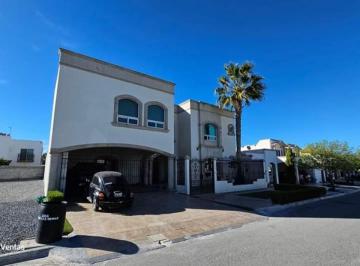 Casa de 6 habitaciones, Saltillo · Venta de Casa en San Patricio Plus