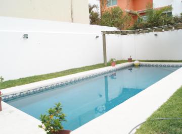 Casa de 3 habitaciones, Alvarado · Casa con Alberca en Venta en Fracc. Lomas Residencial. Alvarado, Veracruz.