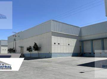 Bodega comercial · 725m² · 6 Estacionamientos · Bodega en Renta en Cienega de Flores