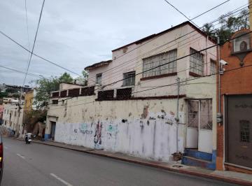 Casa · 178m² · 3 Recámaras · 1 Estacionamiento · Casa con Uso de Suelo en Venta, Amatitlán, Cuernavaca, Morelos