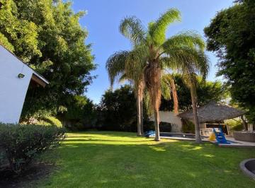 Casa · 510m² · 3 Recámaras · 4 Estacionamientos · Casa en Venta de Una Planta en Jurica Querétaro