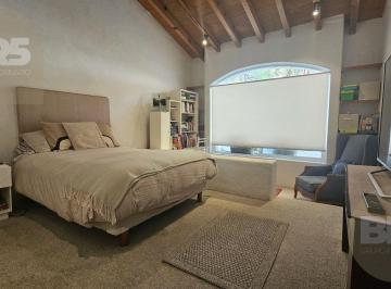 Casa · 510m² · 3 Recámaras · 4 Estacionamientos · Casa Usada en Venta de Una Planta en Jurica Querétaro