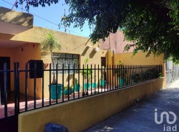 Casa · 201m² · 4 Recámaras · 3 Estacionamientos · Casa en Venta en Alcalde Barranquitas