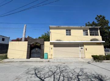 Casa · 286m² · 6 Recámaras · Hermosa Casa en Venta en Guadalupe