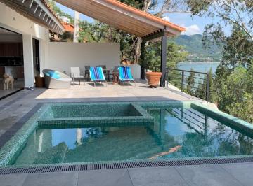 Casa en condominio · 756m² · 4 Recámaras · 4 Estacionamientos · Casa en Condominio - Valle de Bravo