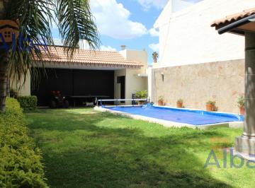 Casa · 330m² · 3 Recámaras · 2 Estacionamientos · Casa en Venta en Porton Santa Clara Al Norte de La Ciudad