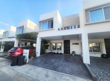 Casa · 157m² · 3 Recámaras · 1 Estacionamiento · Casa en Venta, 3 Recàmaras, 2 Niveles, Jardines Sur 4, Av 135, Polígono Sur Cancún