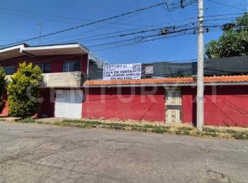 Casa · 311m² · 5 Recámaras · 2 Estacionamientos · Casa Amplia y Versátil en Bugambilias, Ideal Para Negocio, Inversión o Vivienda
