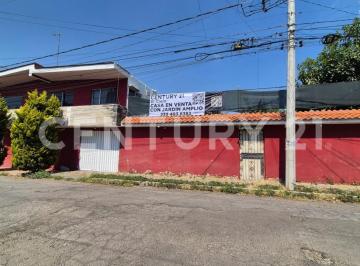 Casa · 311m² · 5 Recámaras · 2 Estacionamientos · Casa Amplia y Versátil en Bugambilias, Ideal Para Negocio, Inversión o Vivienda