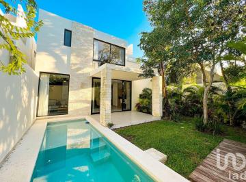 Casa · 204m² · 3 Recámaras · 2 Estacionamientos · Casa en Venta en Playa del Carmen