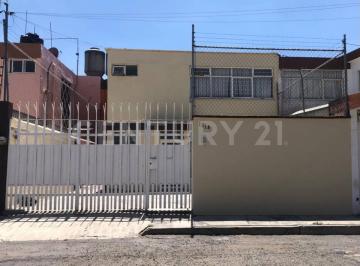 Casa · 170m² · 3 Recámaras · 2 Estacionamientos · Vive en San Alejandro: Casa en Venta con Encanto y Ubicación Que No Se Repite