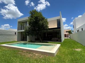 Casa en Venta de 4 habitaciones Pueblo Tamanche · Casa en Venta con 4 Recámaras en Zona Altozano, Mérida