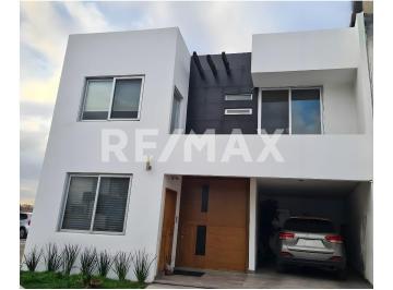 Casa en condominio · 320m² · 3 Recámaras · 2 Estacionamientos · Casa en Venta en Parque Veneto, Lomas de Angelópolis - (4)