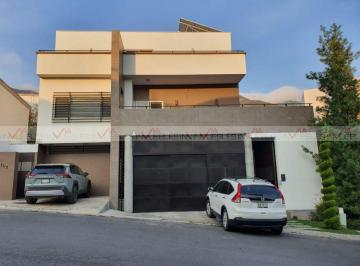 Casa · 708m² · 5 Recámaras · 3 Estacionamientos · Casa en Venta en Monterrey