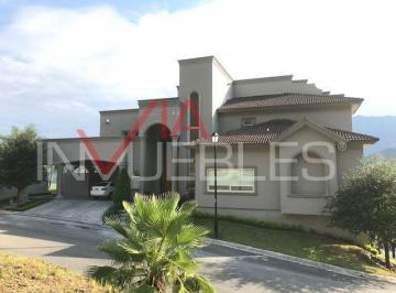 Casa · 1300m² · 5 Recámaras · 4 Estacionamientos · Casa en Venta en Monterrey