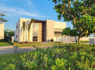 Casa de 4 habitaciones, Alvarado · Residencia en Venta 4 Recámaras, Jardín, Alberca en Marina y Golf Punta Tiburon