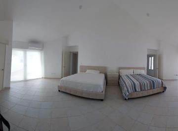 Casa · 550m² · 4 Recámaras · 5 Estacionamientos · En Venta ¡Amplia Casa en Esquina en Residenscial Campestre