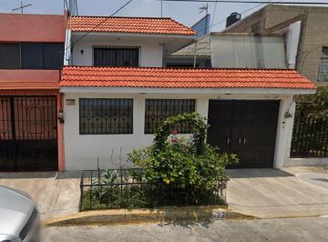 Casa de 3 habitaciones, Iztapalapa · Venta de Casa en Constitución de 1917, Iztapalapa.