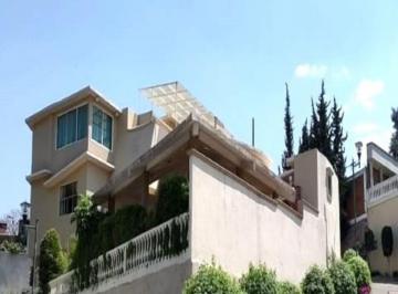 Casa · 712m² · 3 Recámaras · 3 Estacionamientos · Casa en Venta en Club de Golf La Hacienda - (4)
