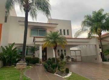Casa en condominio de 3 habitaciones, Zapopan · Venta de Casa en Puerta de Hierro