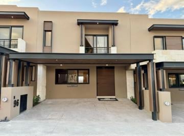Casa de 3 habitaciones, Querétaro · Casa en Venta en Zona Lomas de Campanario Norte