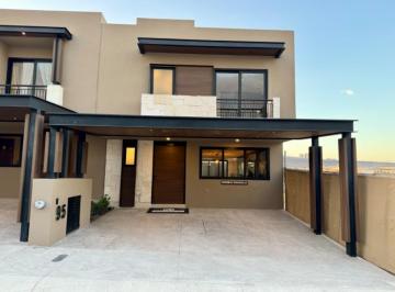 Casa de 3 habitaciones, Querétaro · Casa en Venta en Zona Lomas del Campanario Norte, 3 Habitaciones con Baño c/u