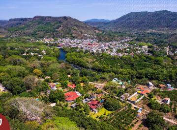 Quinta de 3 habitaciones, Jalcomulco · Casa a La Venta en Jalcomulco, Veracruz con Vista Al Río y Entorno Natural