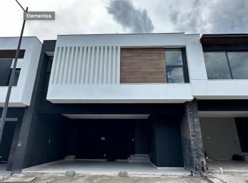 Casa · 265m² · 3 Recámaras · 2 Estacionamientos · Casa en Brisas del Vergel